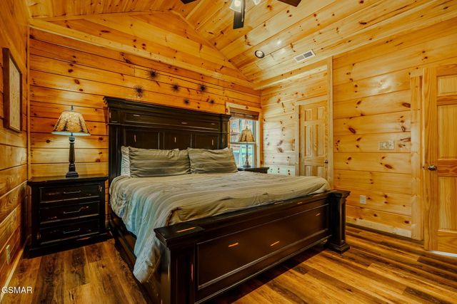 825 String Run Way Street, Pigeon Forge, TN 37863