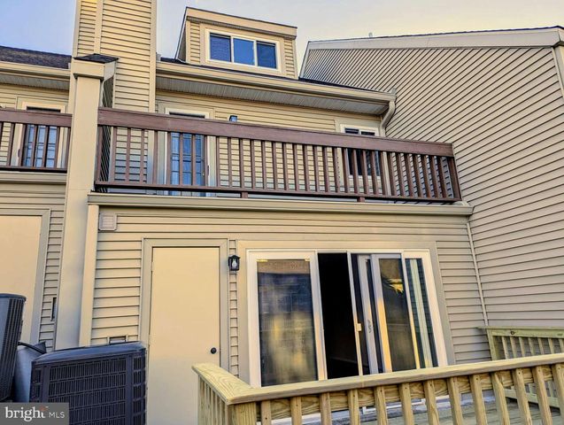 305 PADDOCK DR, Chesterbrook, PA 19087