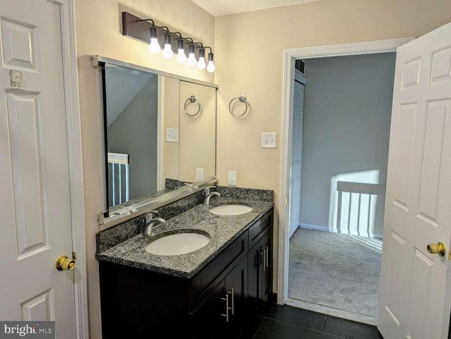 305 PADDOCK DR, Chesterbrook, PA 19087