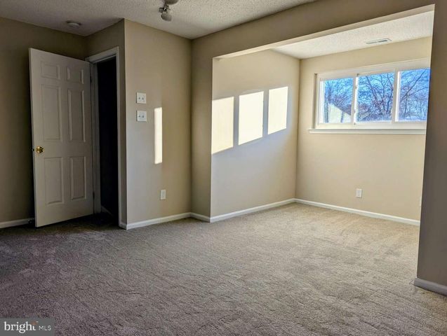 305 PADDOCK DR, Chesterbrook, PA 19087