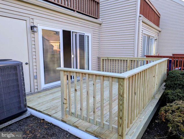 305 PADDOCK DR, Chesterbrook, PA 19087