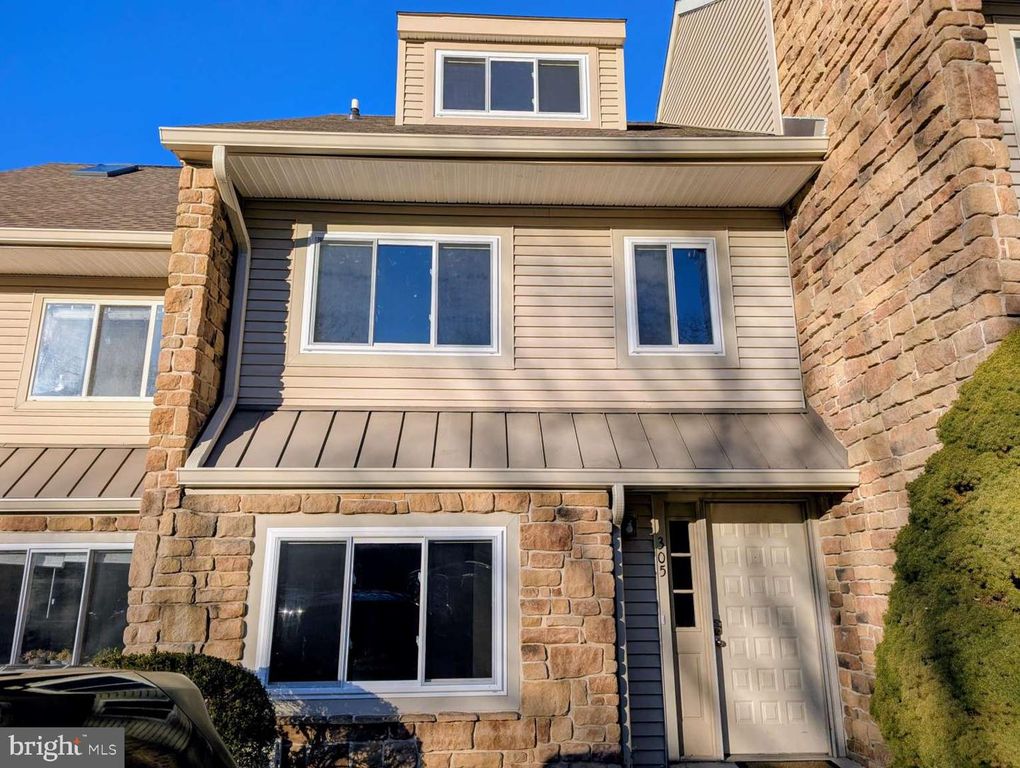 305 PADDOCK DR, Chesterbrook, PA 19087