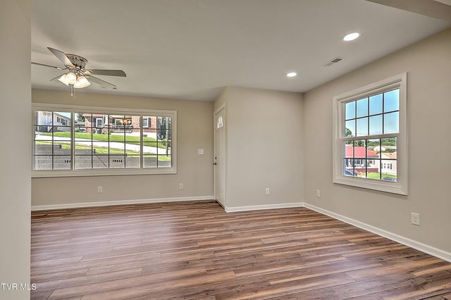 1032 North Wilcox Drive, Kingsport, TN 37660