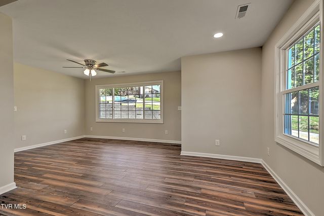 1032 North Wilcox Drive, Kingsport, TN 37660