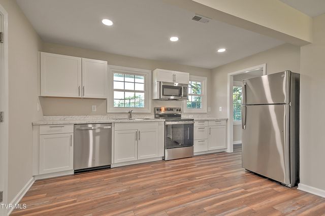 1032 North Wilcox Drive, Kingsport, TN 37660