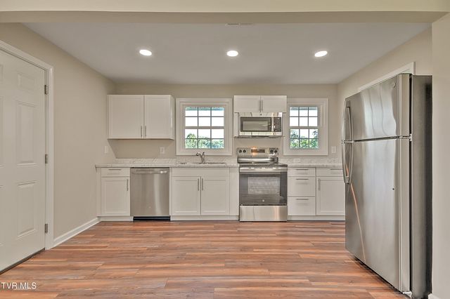 1032 North Wilcox Drive, Kingsport, TN 37660