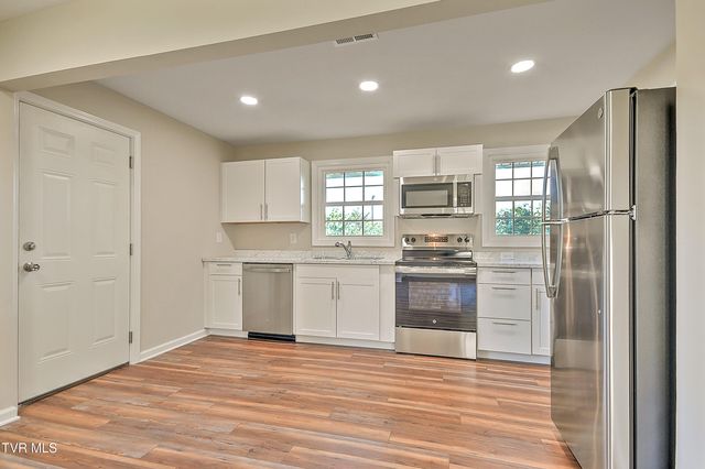 1032 North Wilcox Drive, Kingsport, TN 37660