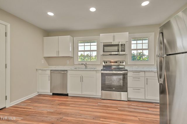 1032 North Wilcox Drive, Kingsport, TN 37660