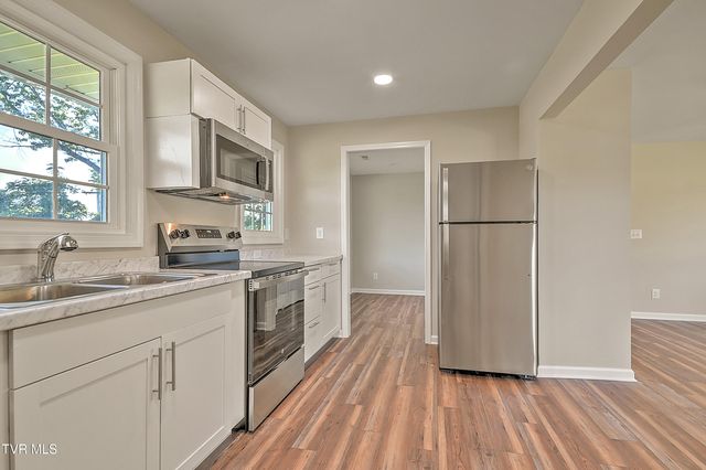 1032 North Wilcox Drive, Kingsport, TN 37660
