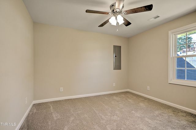 1032 North Wilcox Drive, Kingsport, TN 37660