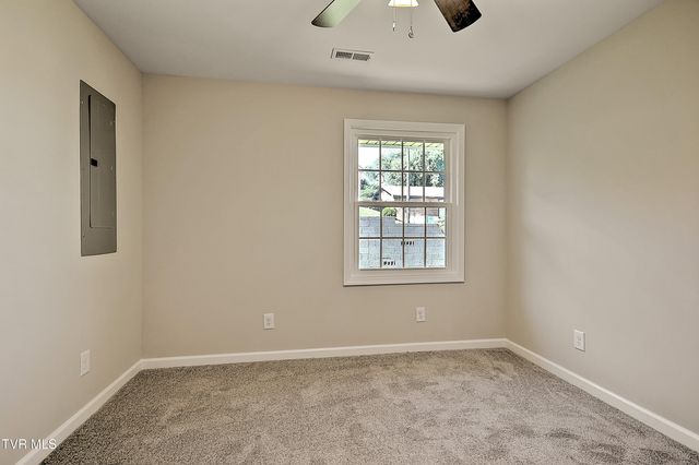 1032 North Wilcox Drive, Kingsport, TN 37660