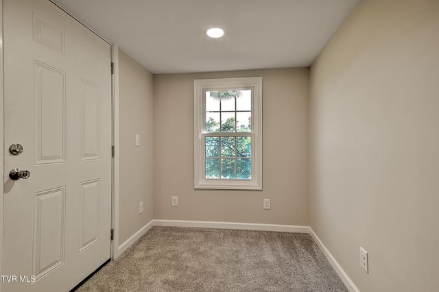 1032 North Wilcox Drive, Kingsport, TN 37660