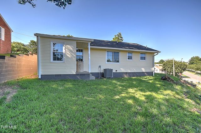 1032 North Wilcox Drive, Kingsport, TN 37660