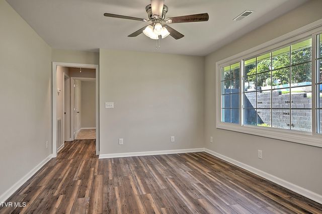 1032 North Wilcox Drive, Kingsport, TN 37660