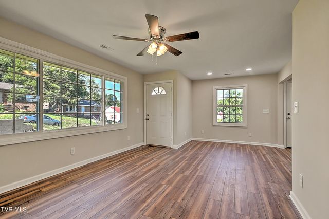 1032 North Wilcox Drive, Kingsport, TN 37660