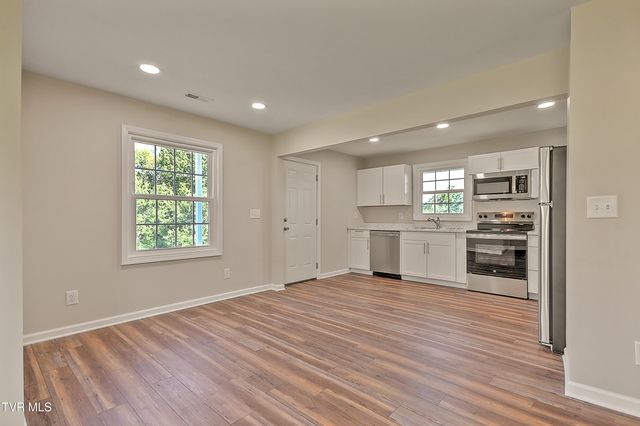1032 North Wilcox Drive, Kingsport, TN 37660