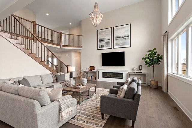 8214 S Stanley Trail, Frankfort, IL 60423