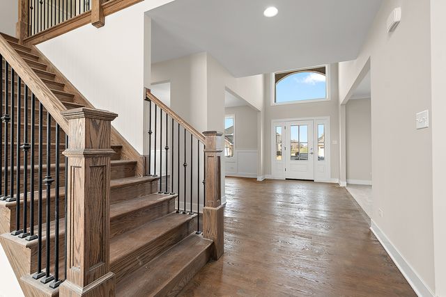 8214 S Stanley Trail, Frankfort, IL 60423