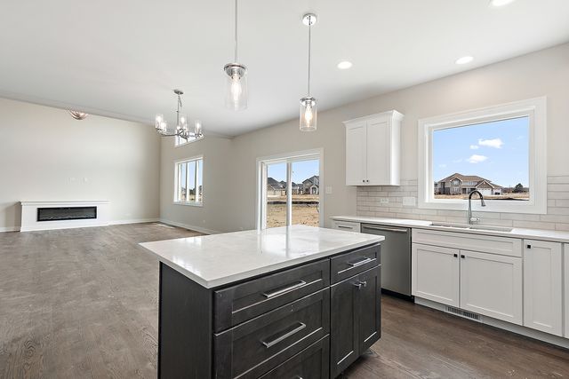 8214 S Stanley Trail, Frankfort, IL 60423