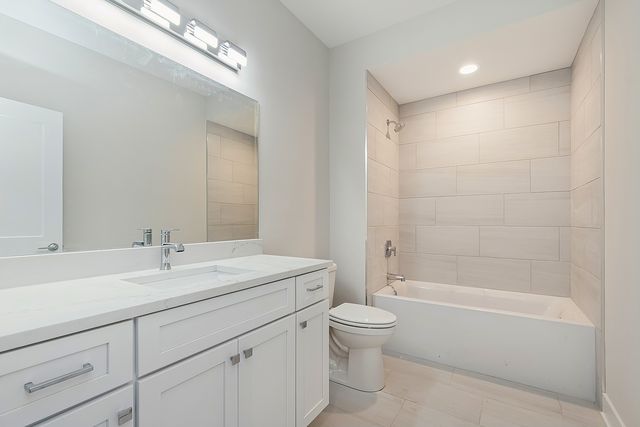 8214 S Stanley Trail, Frankfort, IL 60423