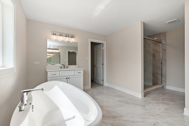 8214 S Stanley Trail, Frankfort, IL 60423