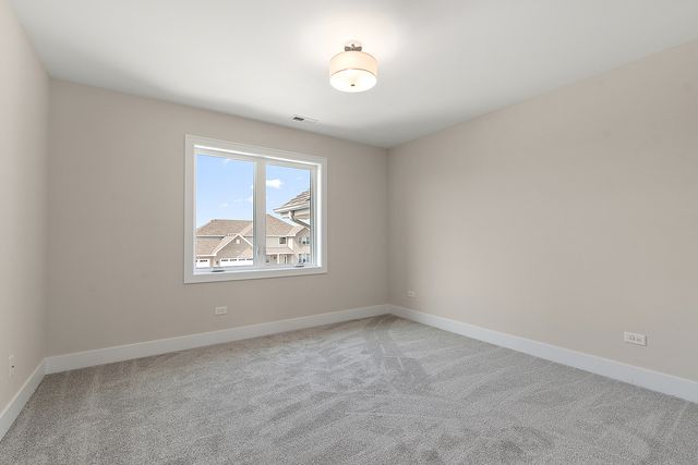 8214 S Stanley Trail, Frankfort, IL 60423