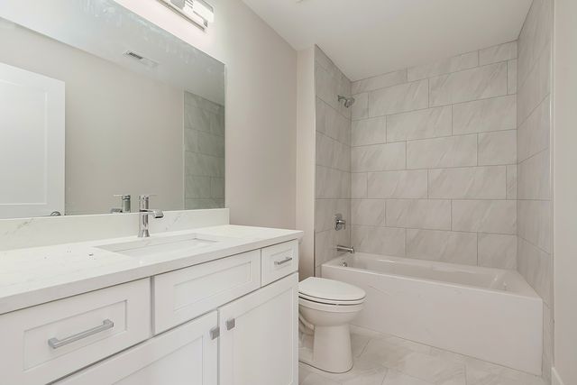 8214 S Stanley Trail, Frankfort, IL 60423