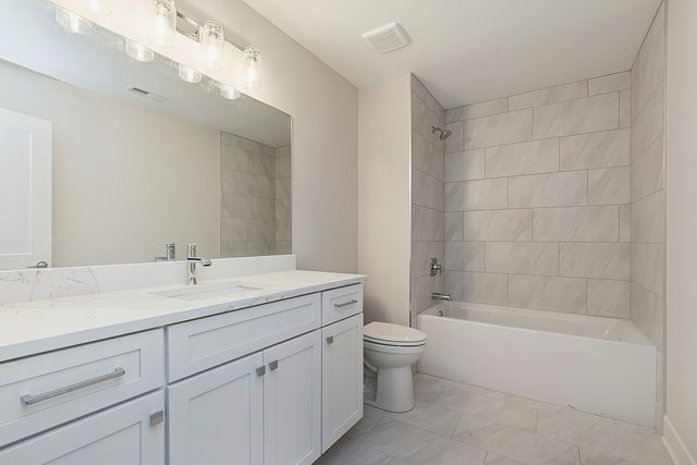 8214 S Stanley Trail, Frankfort, IL 60423