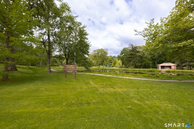 31 Ridgewood Road, Windsor, CT 06095