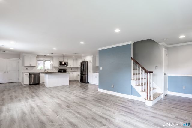 31 Ridgewood Road, Windsor, CT 06095