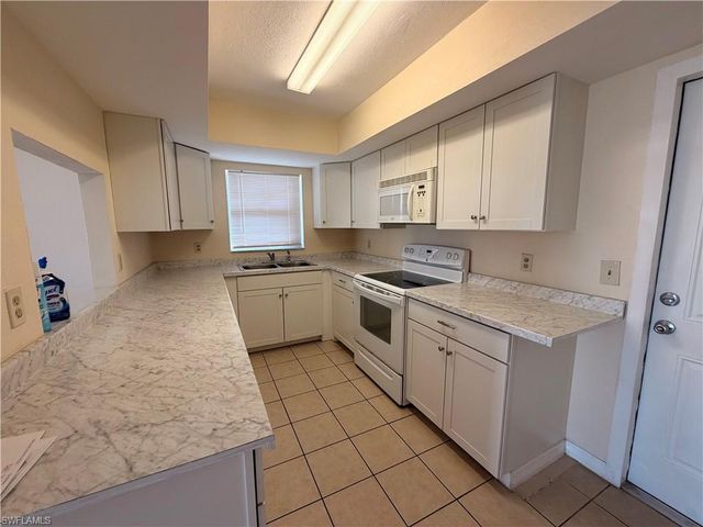 1212 SE 2nd PL, Cape Coral, FL 33990