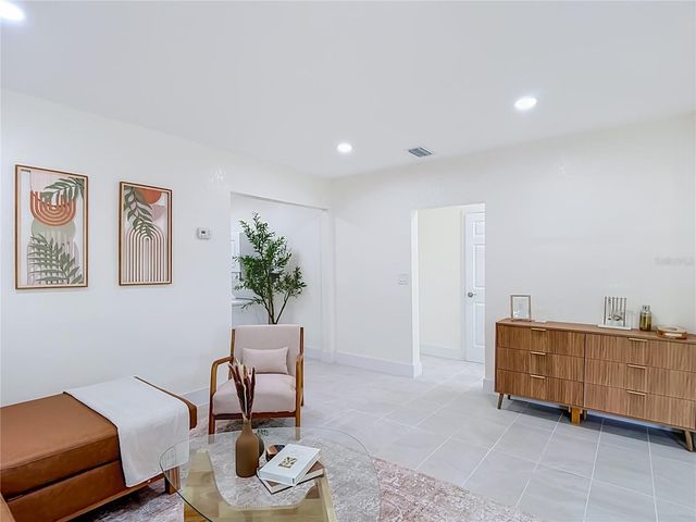 8010 N 13TH STREET, Tampa, FL 33604