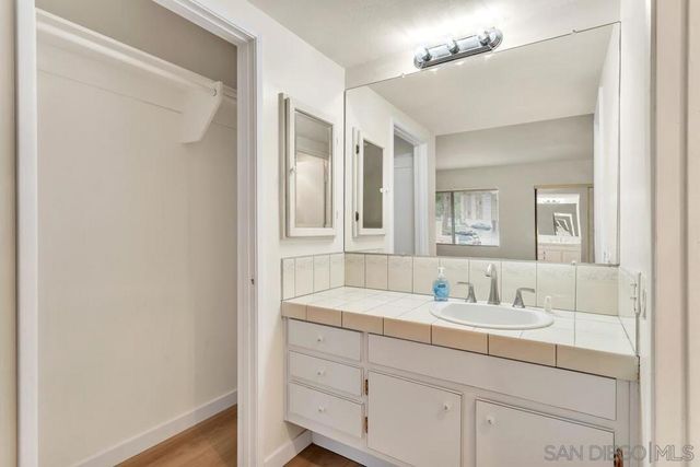 8785 Navajo Rd 6, San Diego, CA 92119