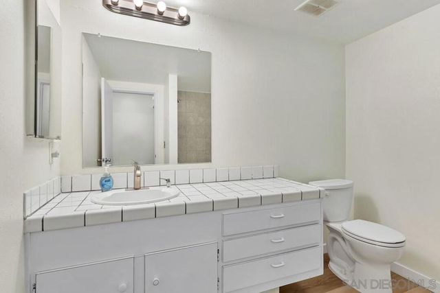 8785 Navajo Rd 6, San Diego, CA 92119