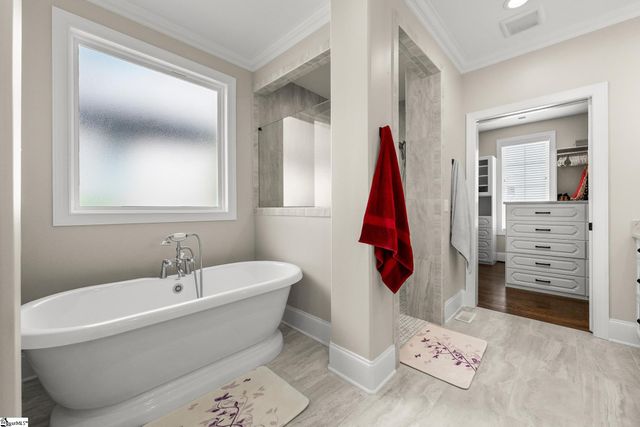 124 Chestnut Pond Lane, Simpsonville, SC 29681