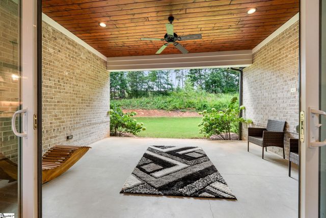 124 Chestnut Pond Lane, Simpsonville, SC 29681