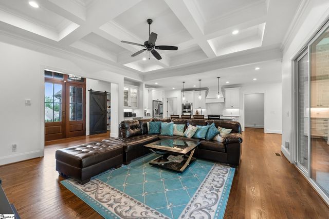 124 Chestnut Pond Lane, Simpsonville, SC 29681