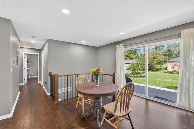 7810 NW Bluegrass Drive, Parkville, MO 64152