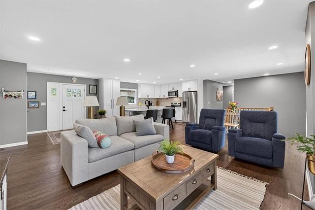 7810 NW Bluegrass Drive, Parkville, MO 64152