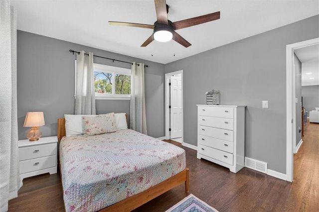 7810 NW Bluegrass Drive, Parkville, MO 64152