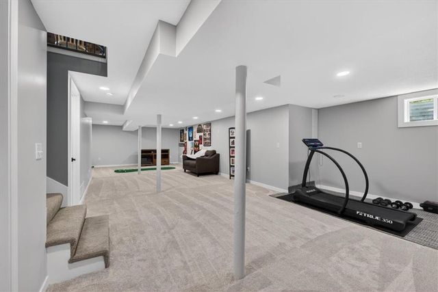 7810 NW Bluegrass Drive, Parkville, MO 64152