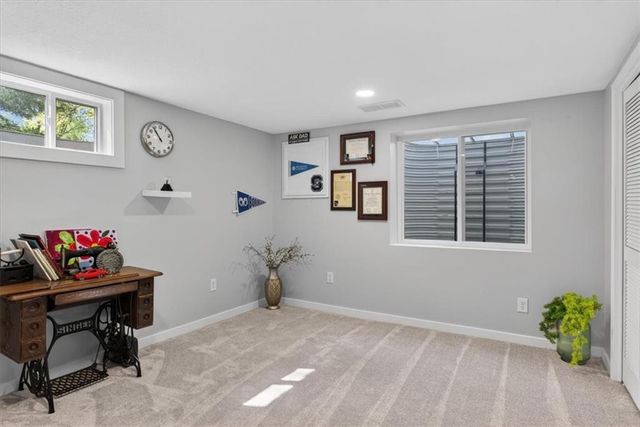 7810 NW Bluegrass Drive, Parkville, MO 64152