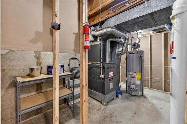 7810 NW Bluegrass Drive, Parkville, MO 64152