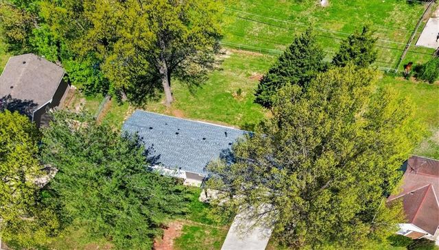 7810 NW Bluegrass Drive, Parkville, MO 64152