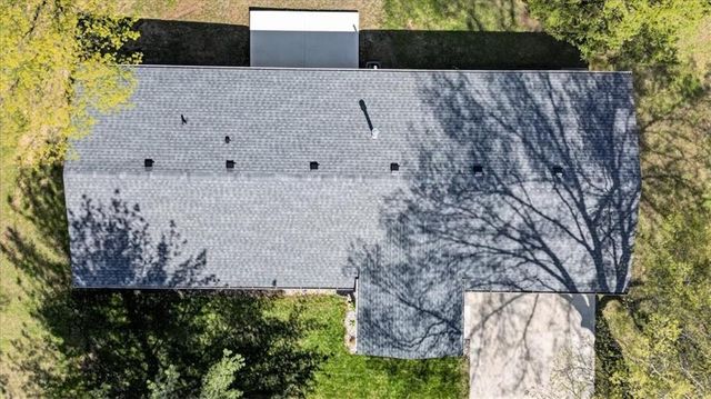 7810 NW Bluegrass Drive, Parkville, MO 64152