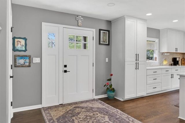 7810 NW Bluegrass Drive, Parkville, MO 64152