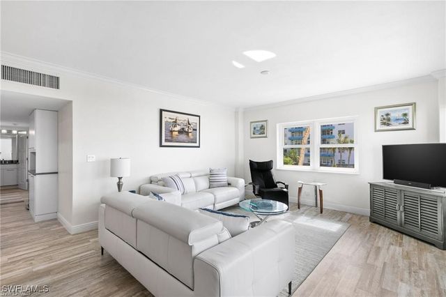 240 Seaview CT 211, Marco Island, FL 34145