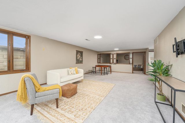 68 E Saint Cloud Pl, Wichita, KS 67230