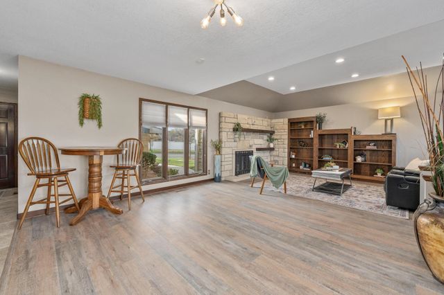 68 E Saint Cloud Pl, Wichita, KS 67230