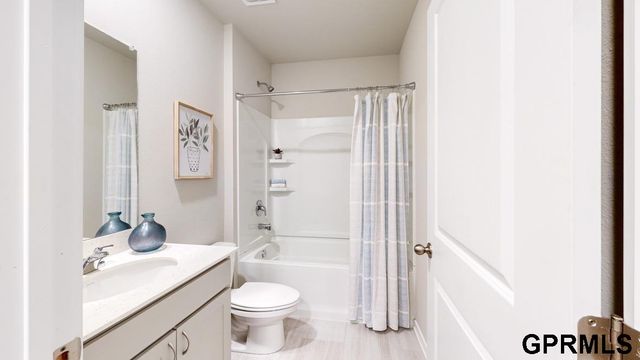 9111 Alexandra Road, Papillion, NE 68157